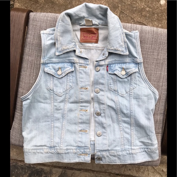 Levi's Jackets & Blazers - Levi’s women’s jean vest light wash